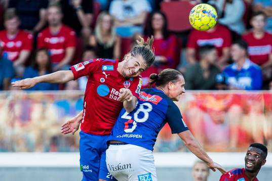 Helsingborgs Charlie Weberg och Norrbys Marcus Översjö i