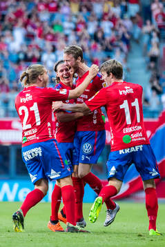 Helsingborgs Rasmus Jönsson jublar med lagkamrater