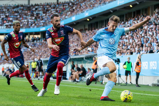 Attila Fiola of Vidi and Markus Rosenberg of Malmö FF