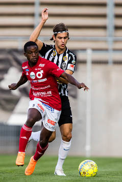 Degerfors Kevin Wright och Landskronas Adi Nalic