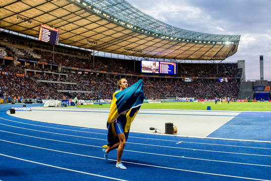 Andreas Kramer of Sweden celebrates