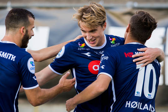 Kristian Thorstvedt celebrates with Zlatko Tripic and Tommy