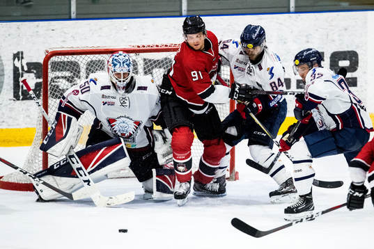 Linköpings målvakt Jonas Gustavsson och Malmö Redhawks
