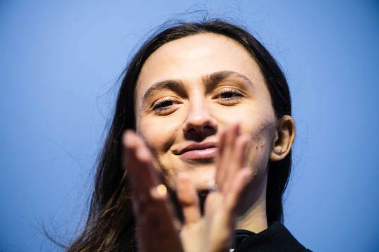 Rysslands Marika Lasitskene jublar på prispallen