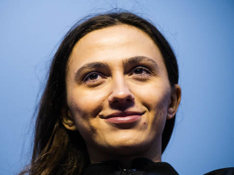 Rysslands Marika Lasitskene jublar på prispallen