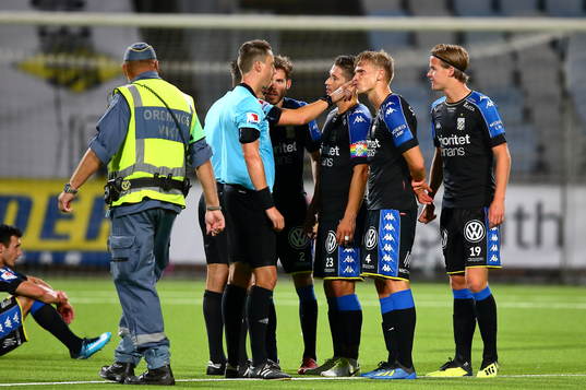 IFK Göteborgs spelare med David Boo Wiklander reagerar på