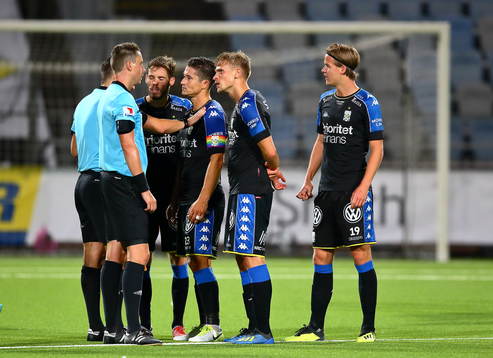 IFK Göteborgs spelare med David Boo Wiklander reagerar på