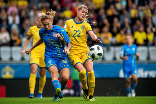 Ukrainas Daria Kravets och Sveriges Olivia Schough