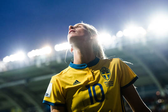 Sveriges Sofia Jakobsson reagerar