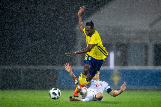 Sveriges Joel Asoro och Ungerns Dániel Gazdag