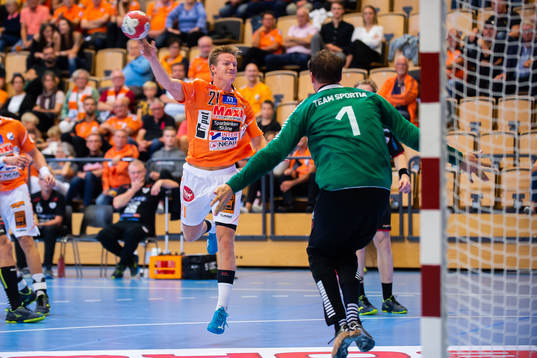 Kristianstads Alfred Ehn och Malmö målvakt Dan Beutler