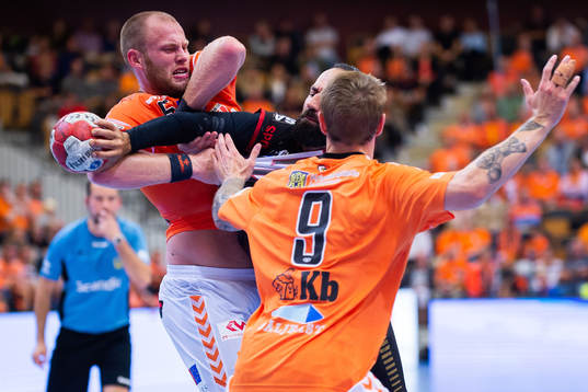 Kristianstads Arnar Freyr Arnarsson och Malmö Kassem Awad