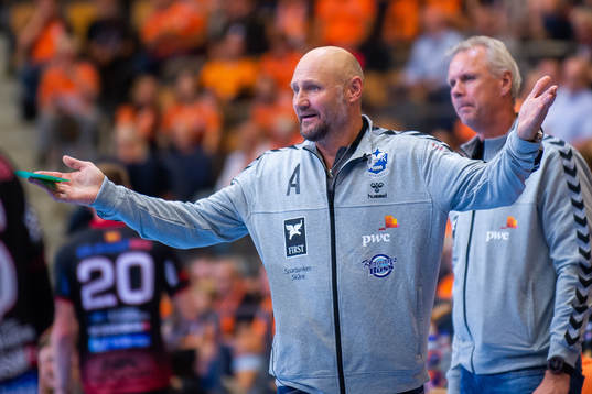 Kristianstads tränare Ola Lindgren agerar