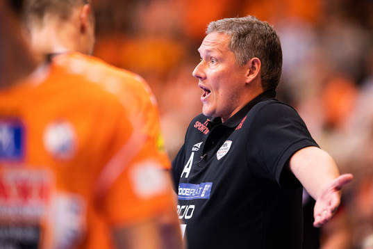 Malmö tränare Stian Tönnesen agerar