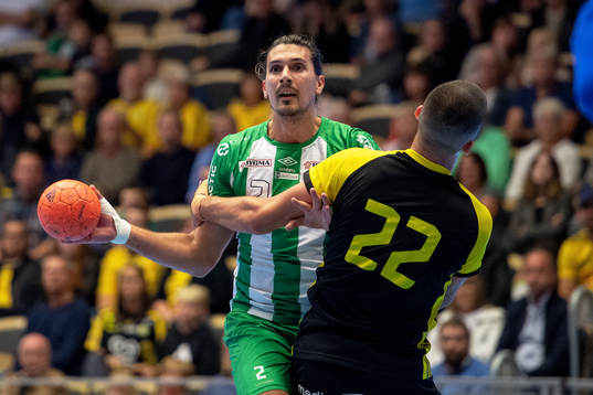 Hammarbys Rickard Lönn och Sävehofs Gzim Salihi