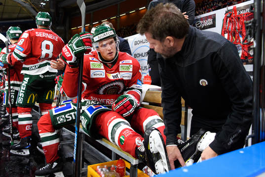 Frölundas Gustav Lindström får sina skridskor fixade