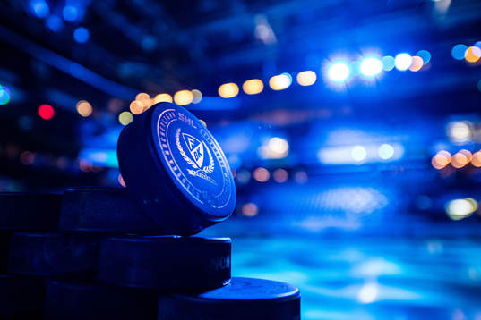 Färjestads träningspuck innan ishockeymatchen i SHL