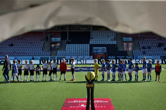 Knattar i Örebro och Sundsvall-tröjor