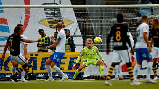 Norrköpings målvakt Isak Pettersson