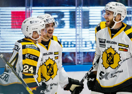 Skellefteås Emil Djuse gör 1-2 och jublar med Andreas