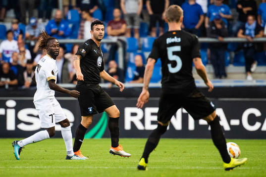 Dieumerci Ndongala of Genk and Behrang Safari of Malmö FF