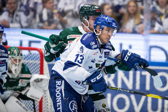 Leksands Jon Knuts  i ishockeymatchen i Hockeyallsvenskan
