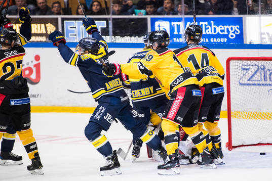 s Joakim Andersson jublar