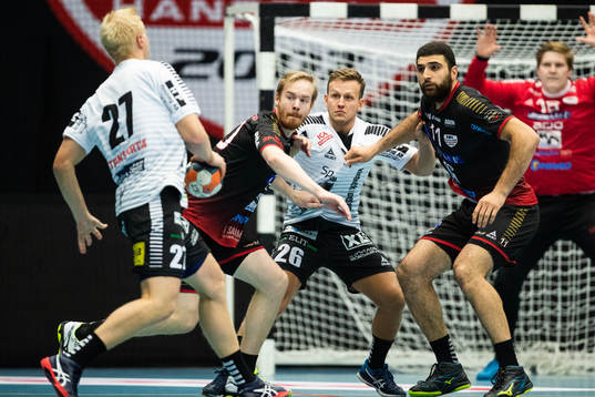 IFK Ystads Axel Eriksson och HK Malmös Magnus Persson samt