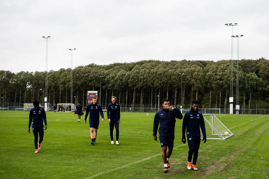 Wanderson Do Carmo och Mohammed Abubakari lämnar planen