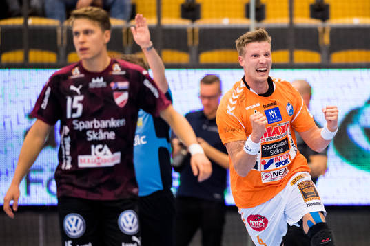 Kristianstads Adam Nyfjäll jublar och Lugis Lucas Pellas