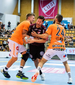 Lugis Anders Hallberg på genombrott mot Kristianstads Adam