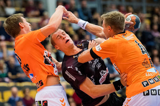 Lugis Hampus Henningsson stoppas av Kristianstads Olafur