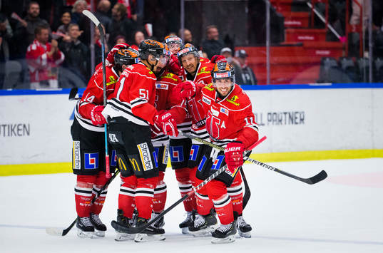 Örebros Aaron Palushaj jublar med Kristian Näkyvä  vid