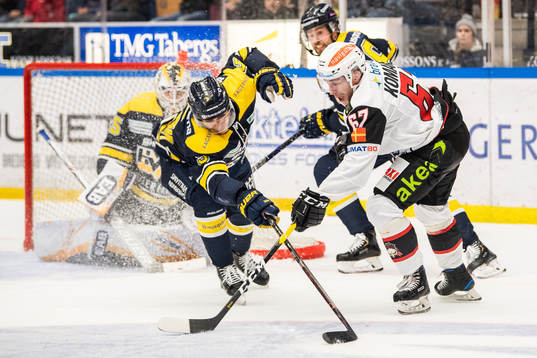 s Martin Fehérváry och Malmö Redhawks Konstantin Komarek