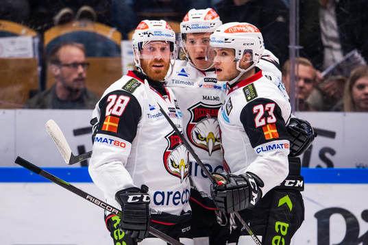 Malmö Redhawks Jens Olsson och Christoffer Forsberg jublar