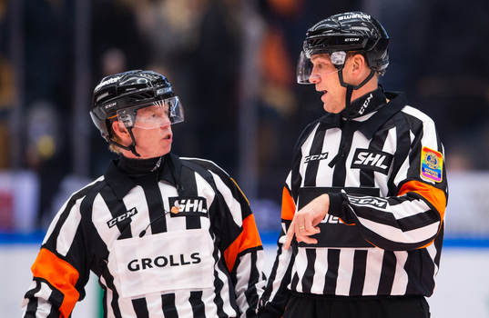 Domarna Pehr Claesson och Morgan Johansson
