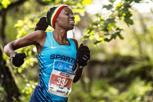 Sylvia Medugu i ledning i Kvinnor 30 km