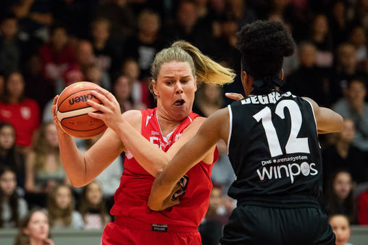 Högsbos Hanna Johansson och Umeås Ama Degbeon