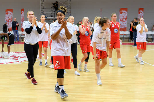 Högsbos Alexis Hyder tackar publiken