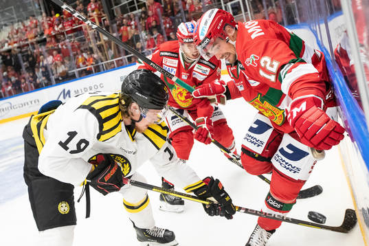 Brynäs Ludvig Nilsson och Moras Kevin Gagné och Emil Bejmo