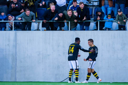 s Heradi Rashidi och AIK:s Nicolas Stefanelli jublar