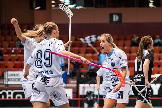 Warbergs Sandra Hawerman och Andrea Envall jublar