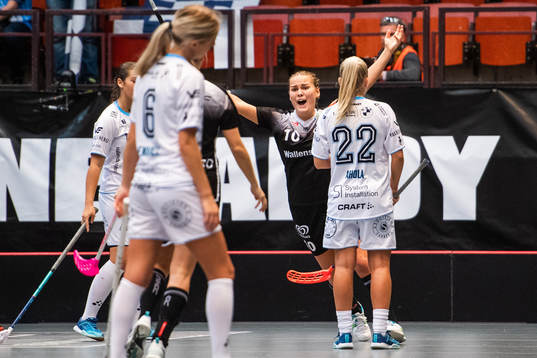 IBK Göteborgs Victoria Wallenstam jublar