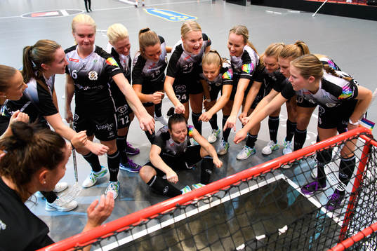 IBK Göteborgs spelare jublar