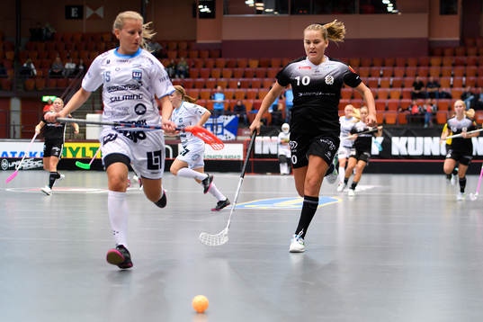 Warbergs Malin Arnesson och IBK Göteborgs Victoria