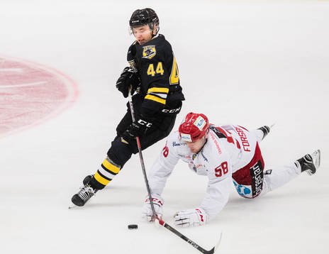 Panterns Erik Nyström och Almtunas Fredrik Forsberg