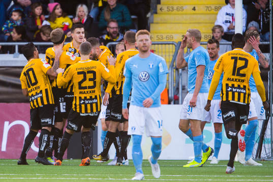 Häckens Alexander Jeremejeff jublar