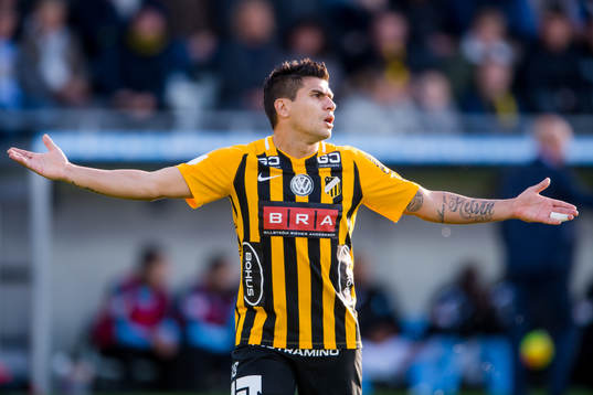 Häckens Paulinho reagerar