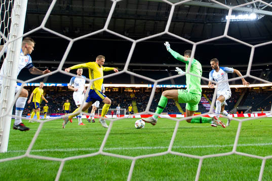 John Guidetti of Sweden against goalkeeper Martin Dubravka