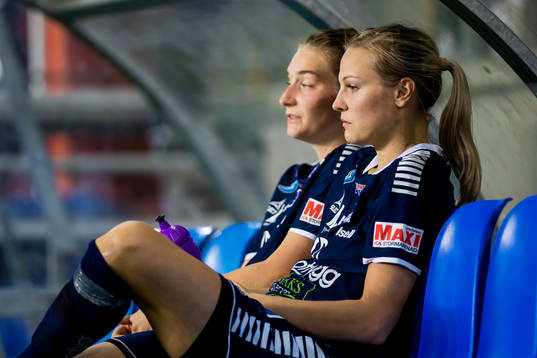 Linköpings Maja Ring Kildemoes och Lisa Lantz deppar